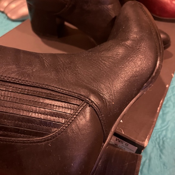 Great boots size 8.5 100% leather I wear 3 times , Arizona is hot all the time . - Picture 7 of 7
